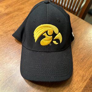 Iowa Hawkeyes New Era Black Gold Small Medium Fitted Hat